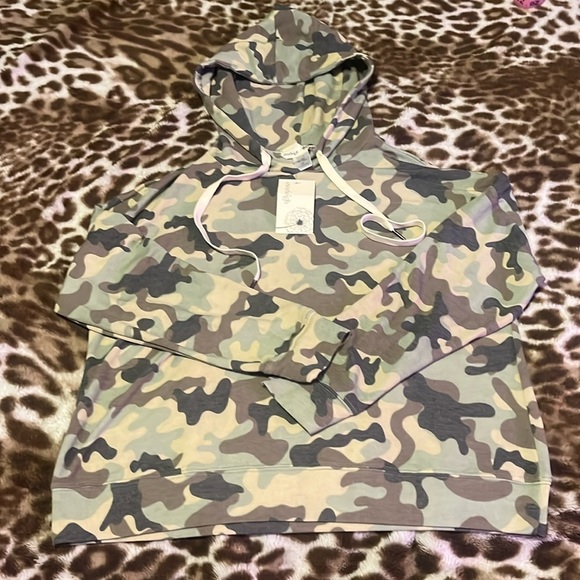 everleigh Sweaters - Everleigh Camo Hoodie Sweatshirt